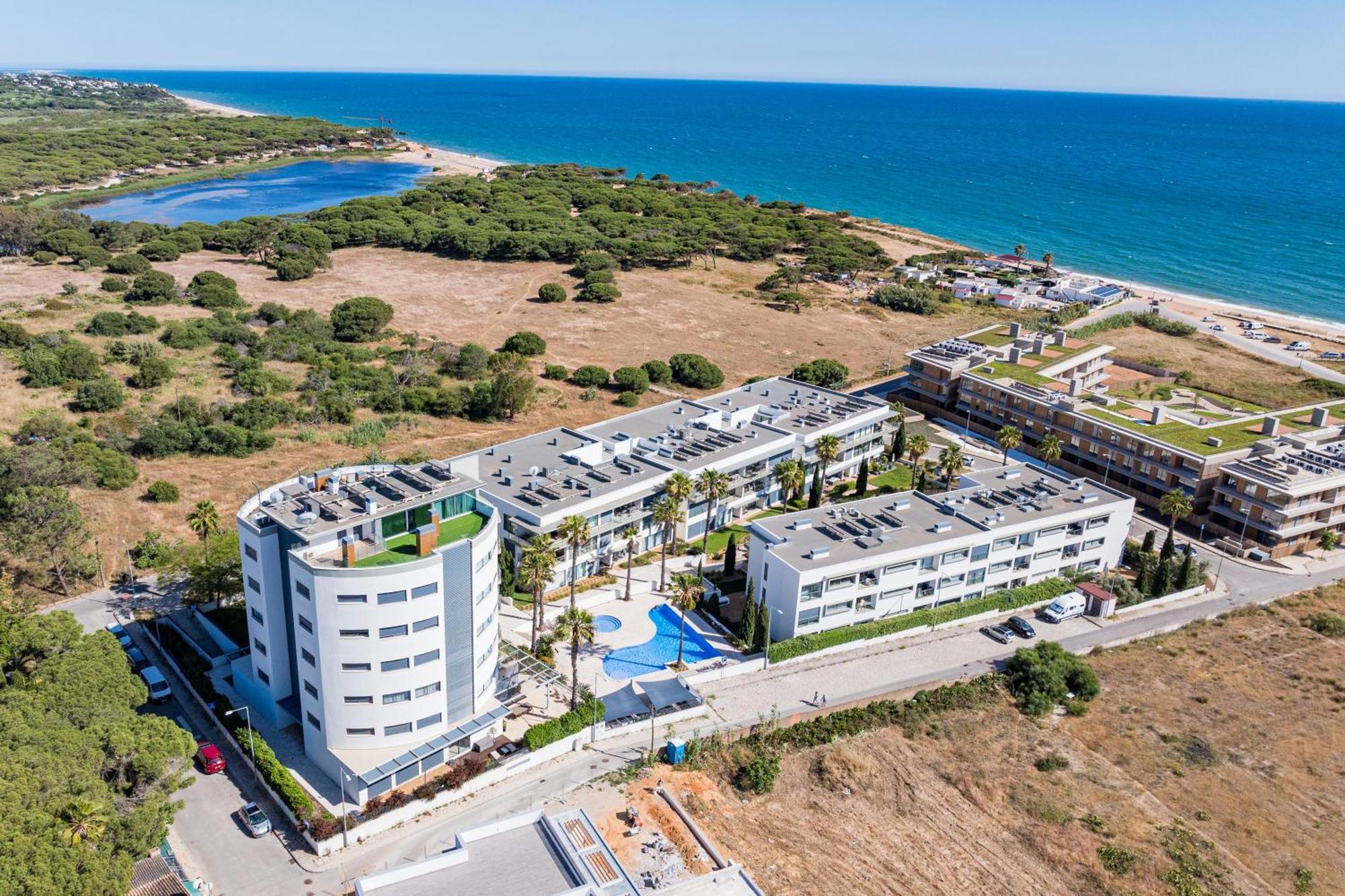 Cavalo Preto Luxury Beach Apartment By Golden Zenith Quarteira Εξωτερικό φωτογραφία